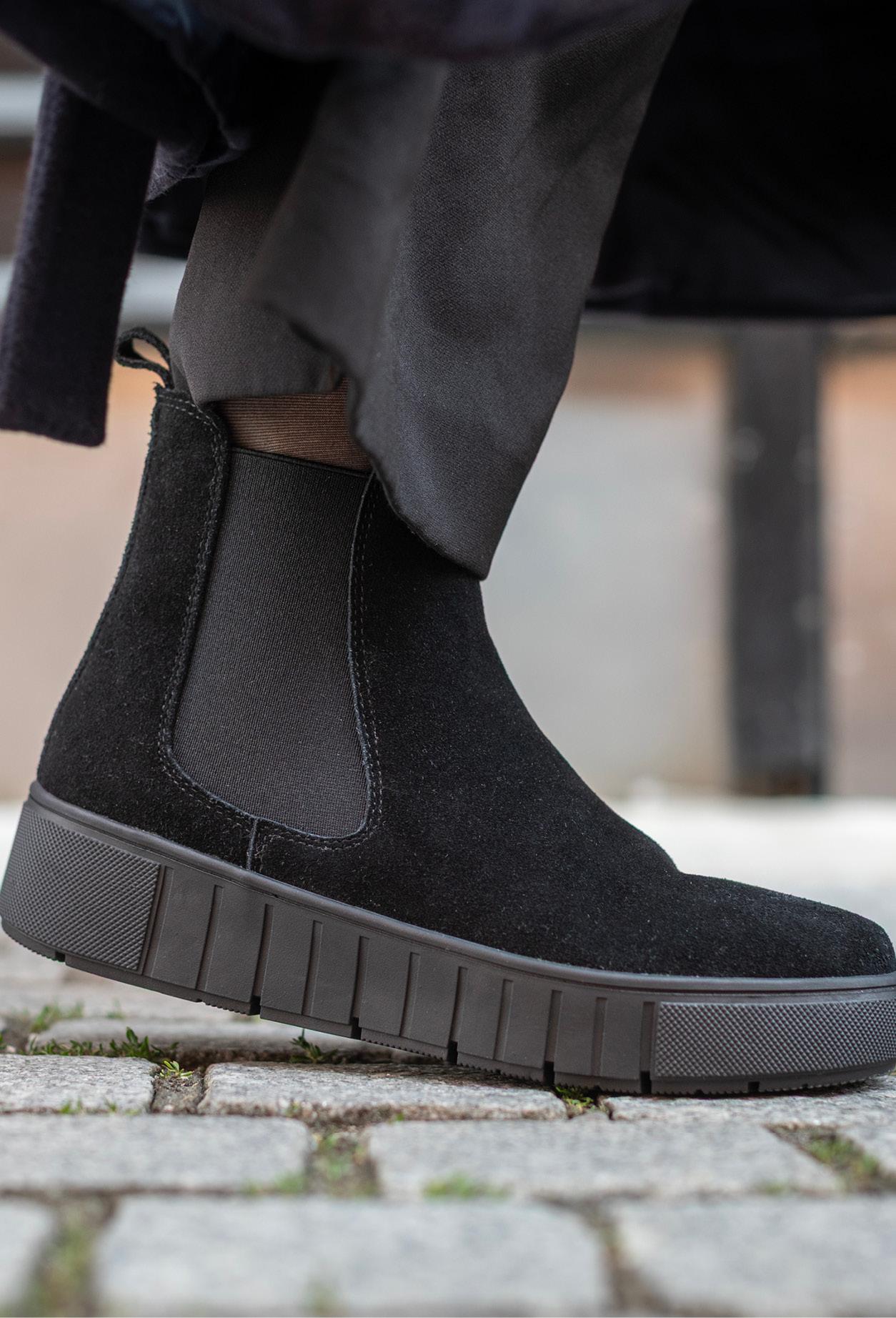 BOOTS